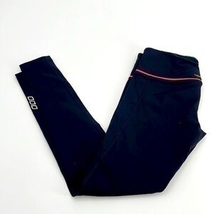 UEC Lorna Jane black cropped mid-low rise cropped leggings pink stitching small